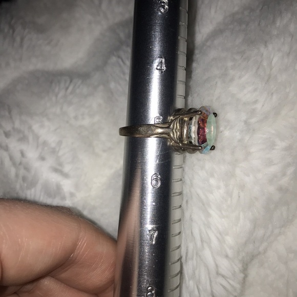 Iridescent crystal set in sterling silver ring with whale tail bezel - Picture 4 of 4